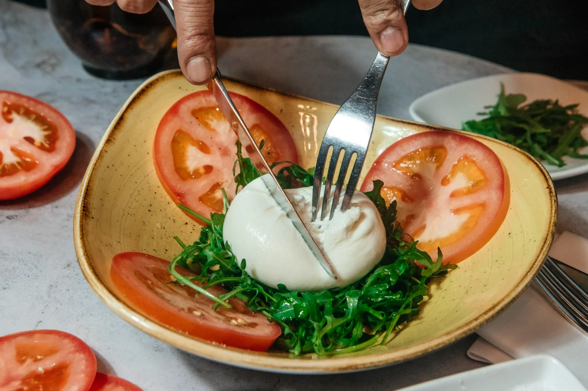 Burrata: descubre cómo disfrutarla en diferentes platos