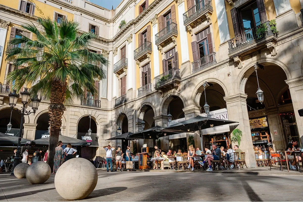 Rossini en Plaza Real: Tradición, música y gastronomía en el corazón de Barcelona
